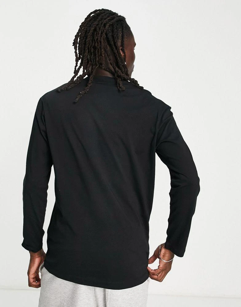 商品Jack Wolfskin|Jack Wolfskin Essential chest logo long sleeve t-shirt in black,价格¥162,第2张图片详细描述