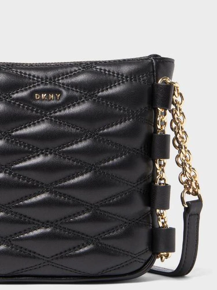 商品DKNY|Diamond Quilted Nappa Chain Small Crossbody,价格¥1502,第4张图片详细描述