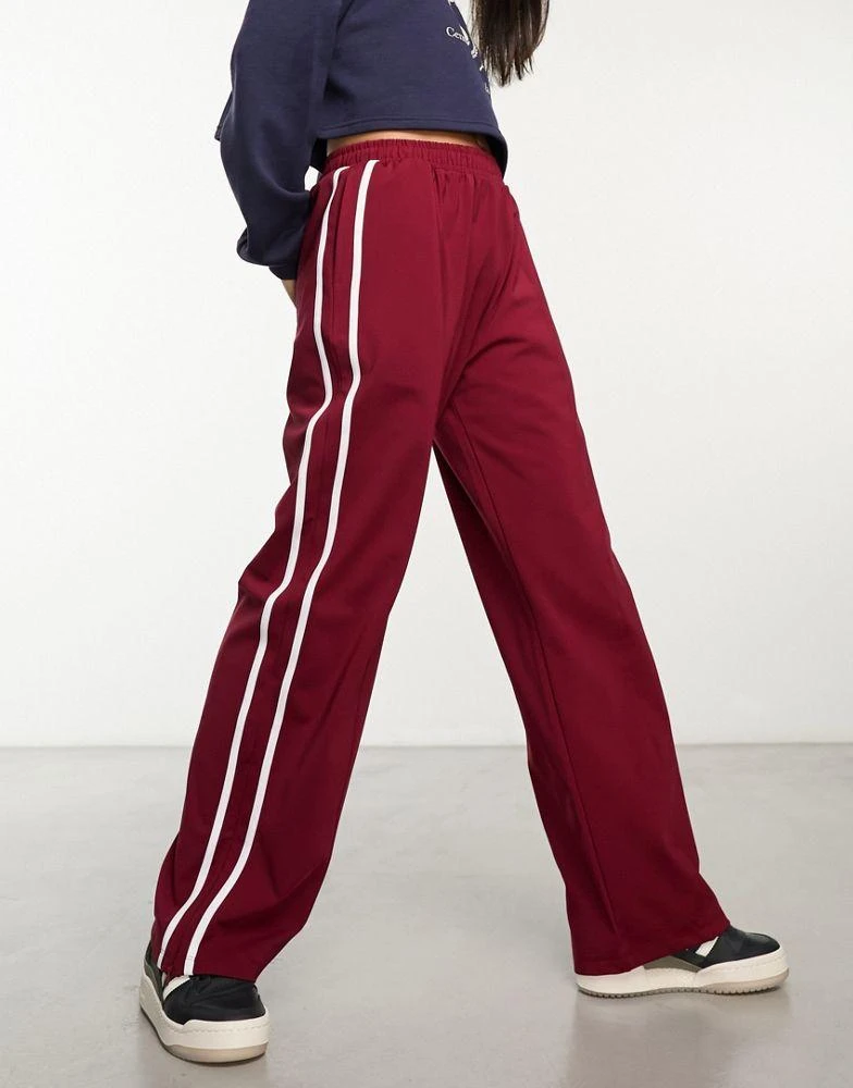 商品ASOS|ASOS DESIGN wide leg jogger with side stripe in burgundy,价格¥293,第3张图片详细描述