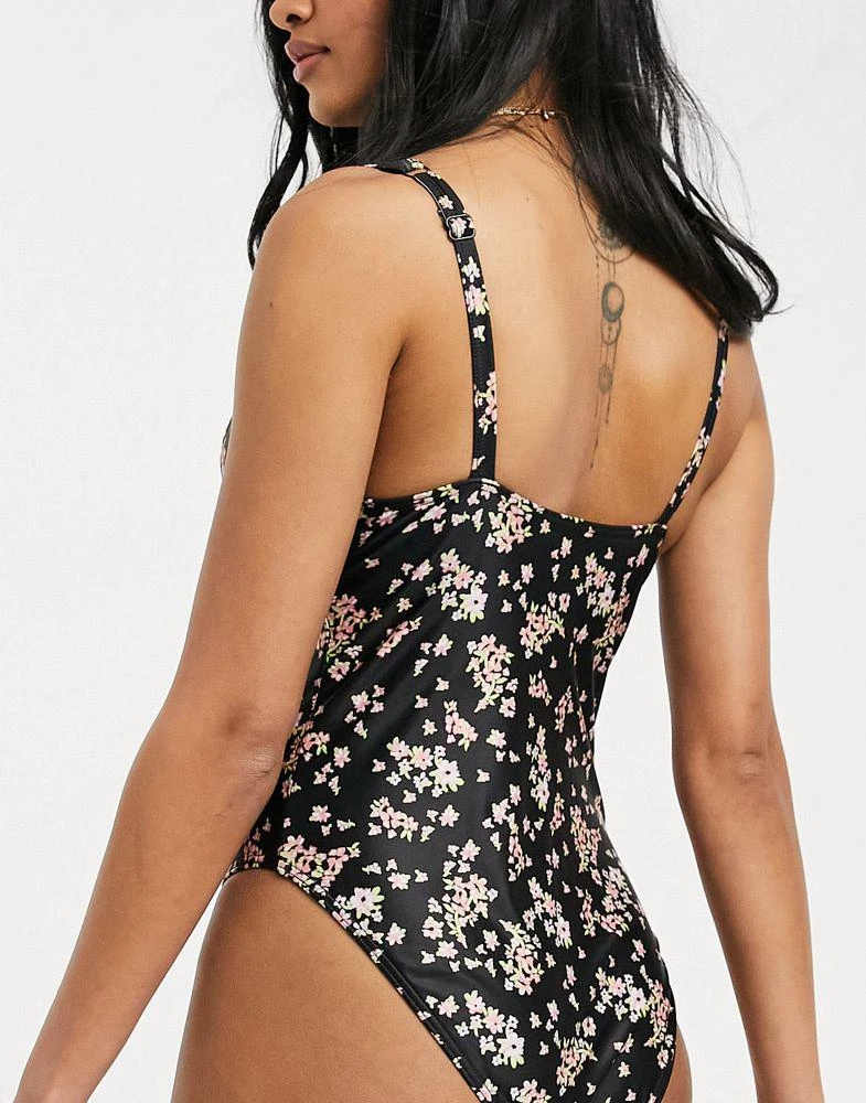 商品Peek & Beau|Peek & Beau Fuller Bust Exclusive underwired swimsuit in floral print DD-G,价格¥208,第2张图片详细描述
