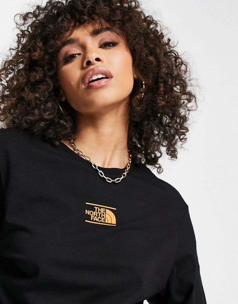 商品The North Face|The North Face Center Dome long sleeve t-shirt in black Exclusive at ASOS,价格¥342,第4张图片详细描述