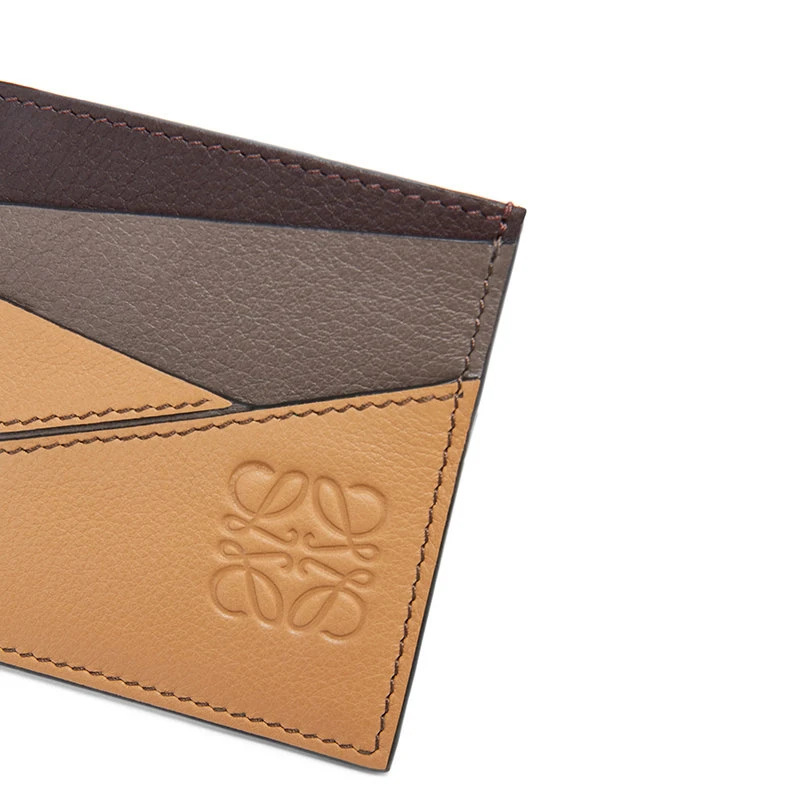 商品Loewe|【预售3-7天】LOEWE/罗意威 22新款Puzzle系列 男士浅暖沙色/巧克力色经典小牛皮卡包卡片夹C510V33X04-2747,价格¥2365,第6张图片详细描述
