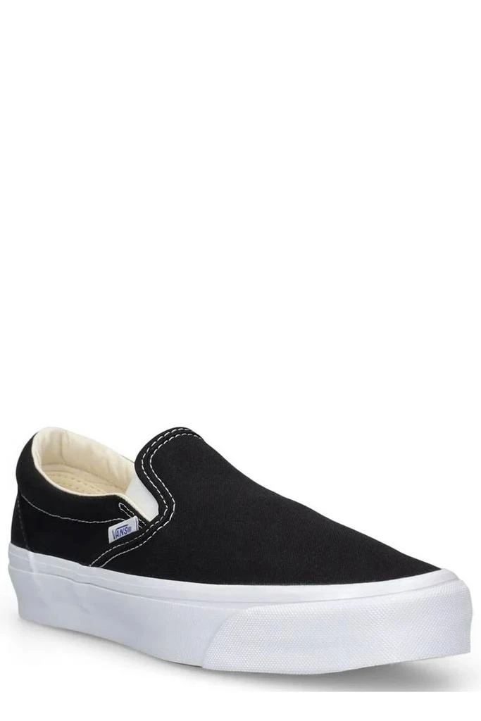 商品Vans|Vans Logo Patch Slip-On Sneakers,价格¥626,第2张图片详细描述