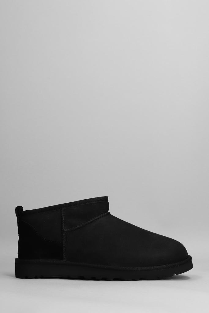 UGG Classic Ultra Mini Low Heels Ankle Boots In Black Suede商品第1张图片规格展示