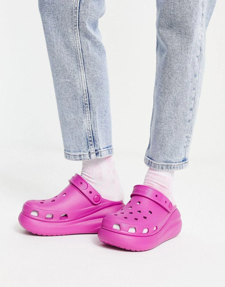 商品Crocs|Crocs classic crush clogs in fuschia fun,价格¥613,第3张图片详细描述
