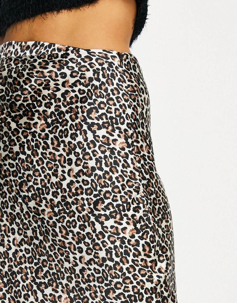 商品Wednesday's Girl|Wednesday's Girl leopard print satin midi skirt in brown,价格¥206,第3张图片详细描述