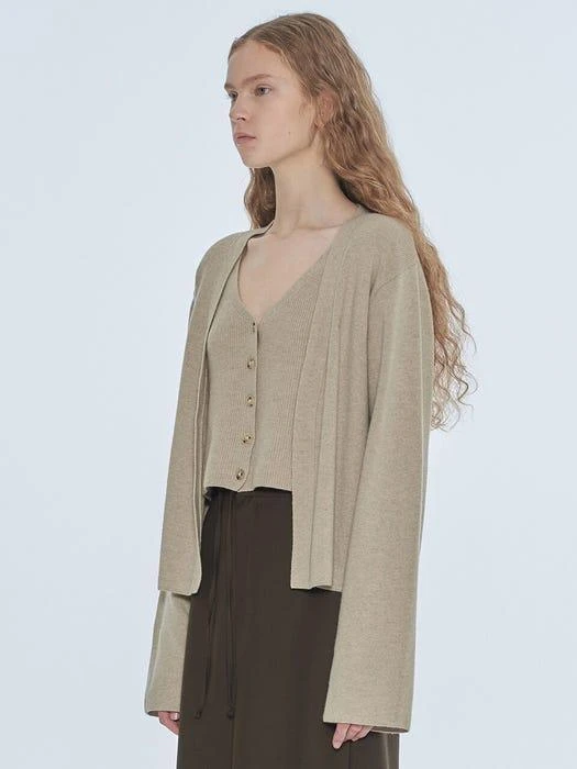 商品DIAGONAL|Vest Layered Knit Top Cardigan (Beige),价格¥933,第2张图片详细描述