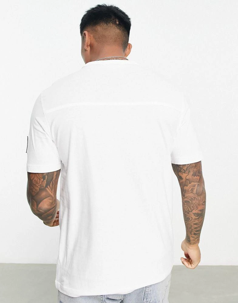 商品Calvin Klein|Calvin Klein Jeans monologo sleeve badge t-shirt in white marl,价格¥396,第4张图片详细描述