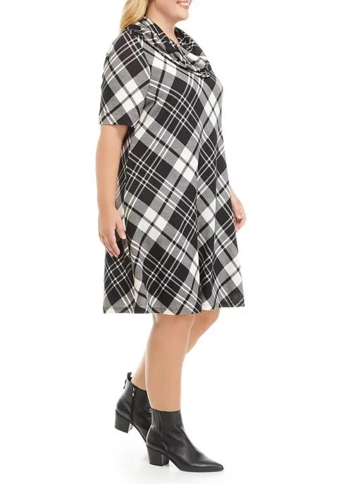 商品Sandra Darren|Darren Plus Size Short Sleeve Plaid Cozy Cowl Neck Dress,价格¥219,第3张图片详细描述