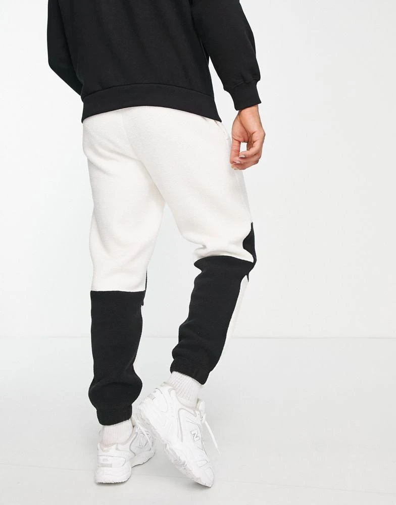 商品The North Face|The North Face Shispare high pile fleece joggers in off white Exclusive at ASOS,价格¥373,第2张图片详细描述