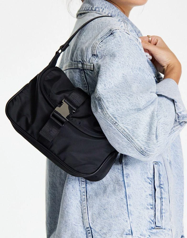 商品Topshop|Topshop nylon buckle shoulder bag in black,价格¥160,第3张图片详细描述