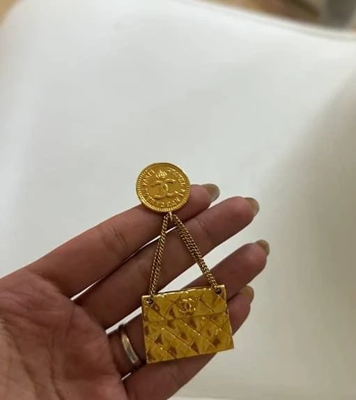 商品[二手商品] Chanel|Chanel Hanging Flap Bag Motif Gold Tone Pin Brooch,价格¥4218,第2张图片详细描述