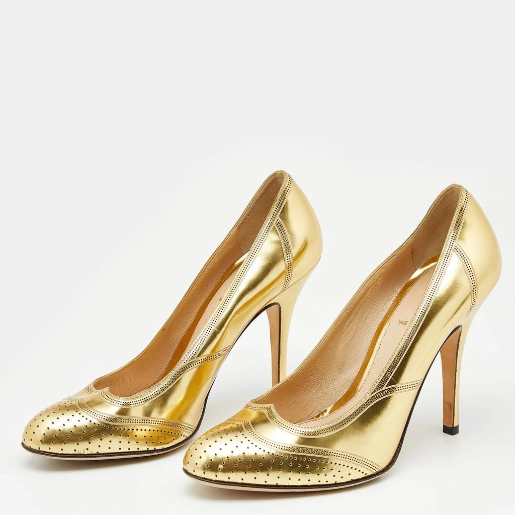 商品[二手商品] Fendi|Fendi Metallic Gold Perforated Leather Round Toe Pumps Size 37,价格¥975,第2张图片详细描述