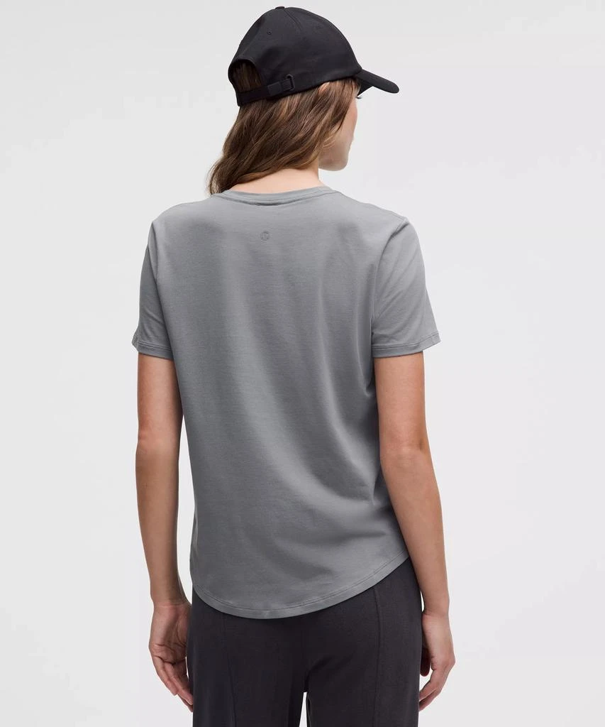 Love Curved-Hem Crewneck T-Shirt 商品