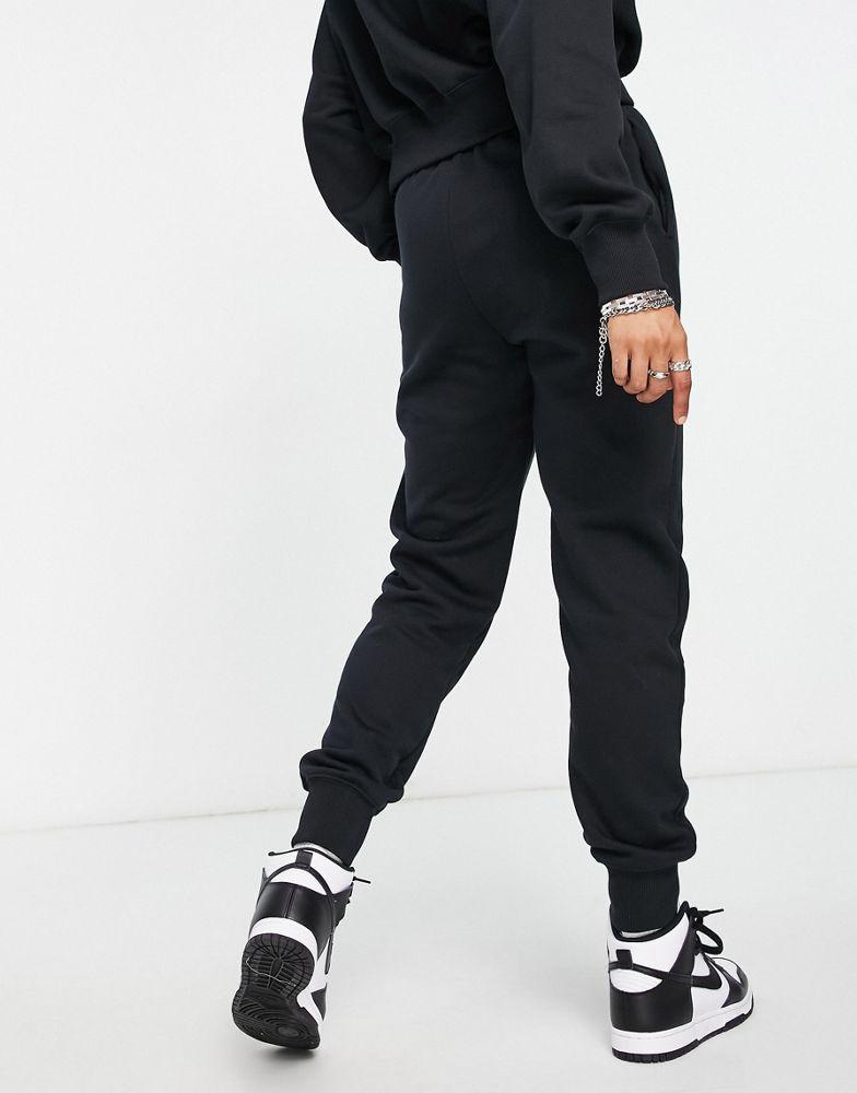 Nike Swoosh graphic joggers in black商品第2张图片规格展示