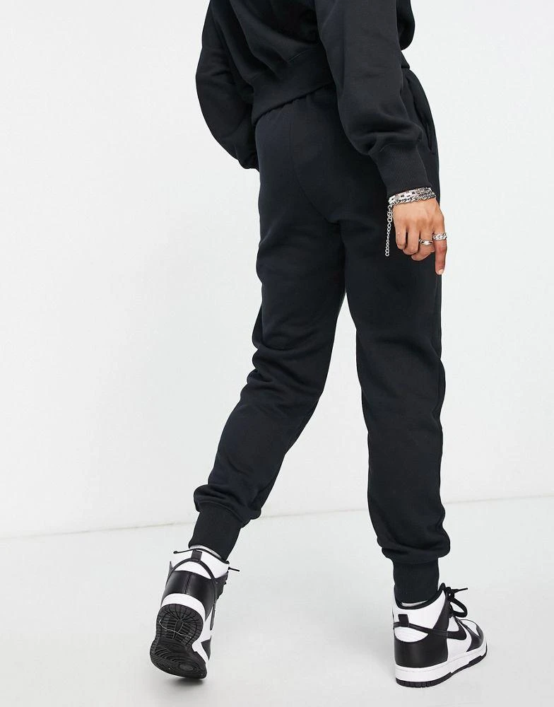 商品NIKE|Nike Swoosh graphic joggers in black,价格¥482,第2张图片详细描述