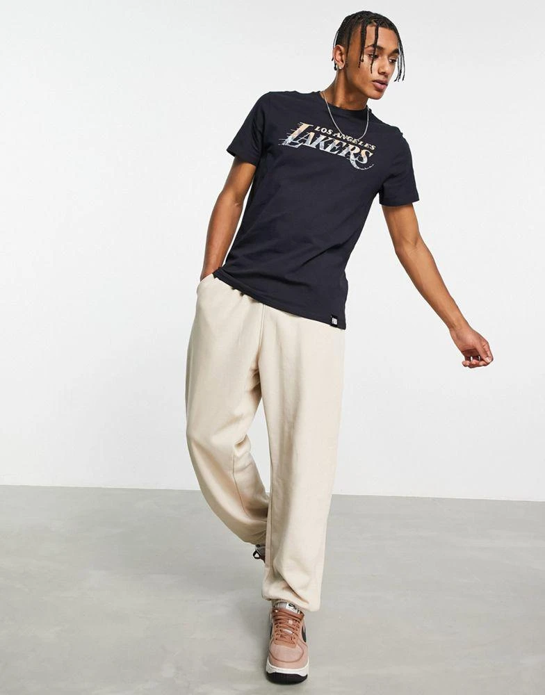 商品New Era|New Era LA Lakers city scape print t-shirt in navy,价格¥169,第4张图片详细描述