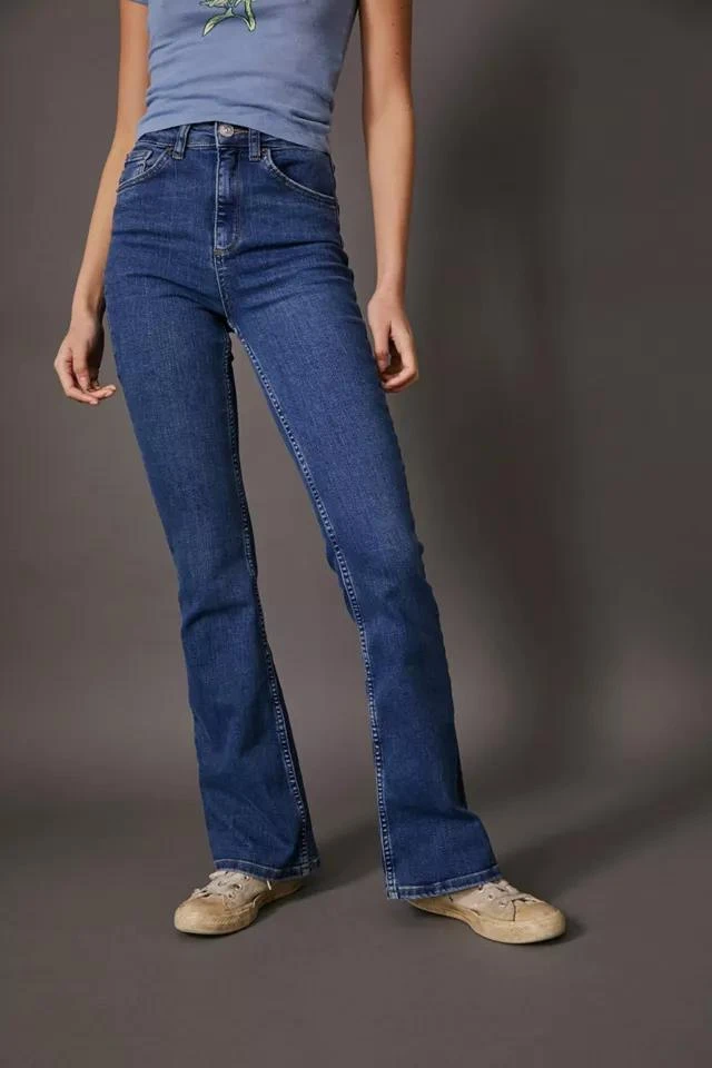 商品BDG|BDG Mid-Wash Flare Jean,价格¥595,第2张图片详细描述