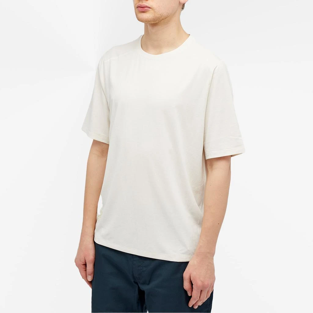 商品Arc'teryx|Arc'teryx Cormac Downword T-Shirt,价格¥613,第2张图片详细描述