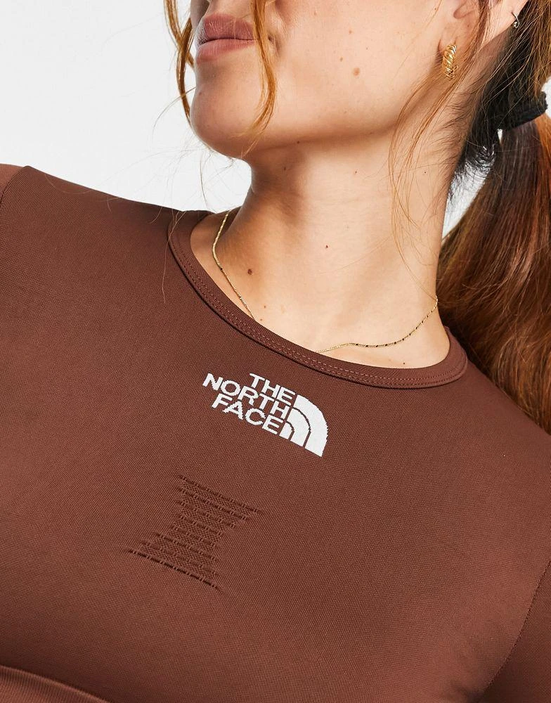 商品The North Face|The North Face Training seamless performance long sleeve top in brown Exclusive at ASOS,价格¥238,第4张图片详细描述