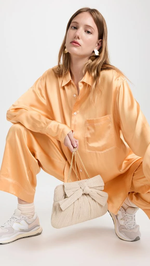 商品Loeffler Randall|Loeffler Randall Rayne 蝴蝶结裥褶手拿包,价格¥917,第3张图片详细描述