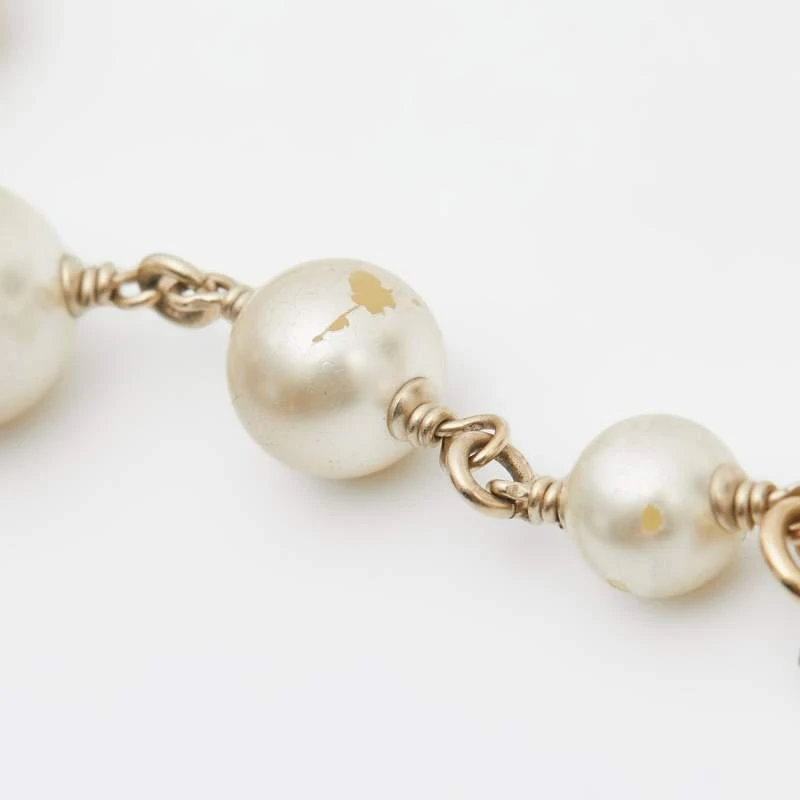 商品[二手商品] Chanel|Chanel Pale Gold Tone Camelia CC Charm Pearl Necklace,价格¥5831,第4张图片详细描述