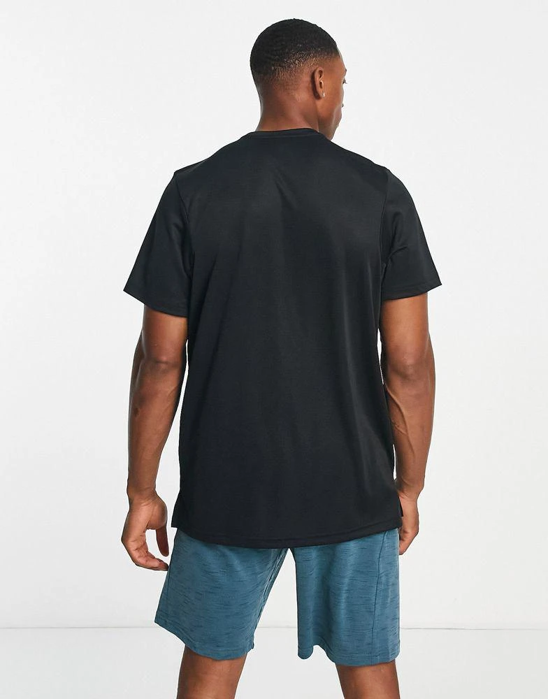 商品NIKE|Nike Training Sport Clash Swoosh animal graphic t-shirt in black,价格¥226,第3张图片详细描述