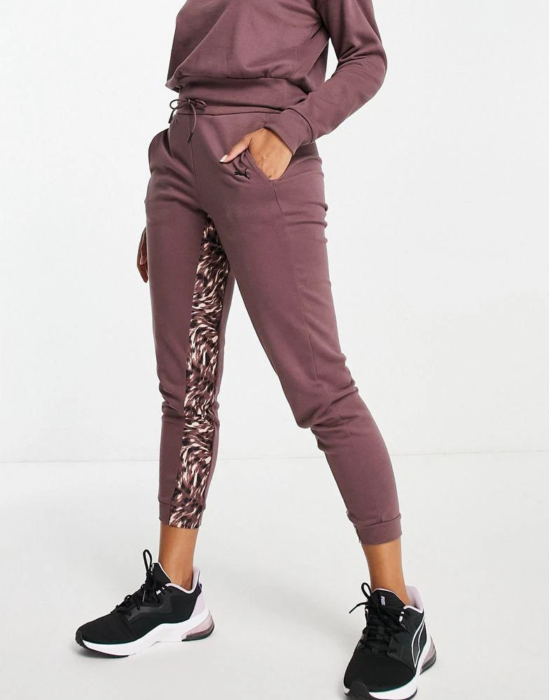 商品Puma|Puma Training Safari Glam joggers with leopard insert in purple,价格¥237,第1张图片