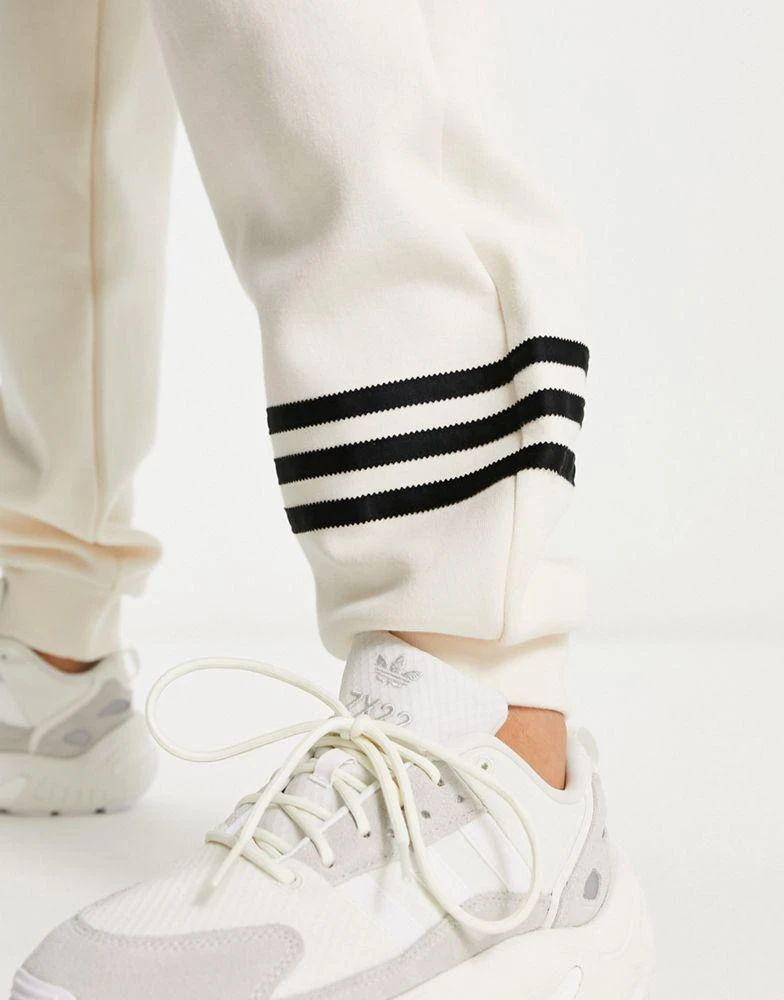 商品Adidas|adidas Originals neuclassics joggers in off white,价格¥461,第3张图片详细描述