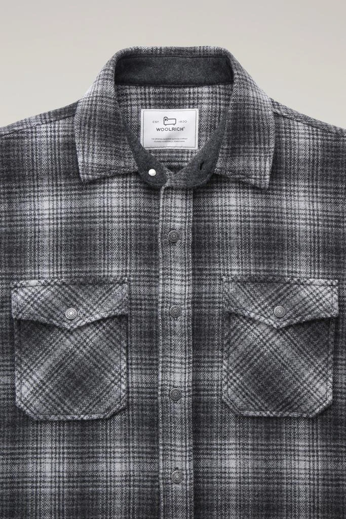 商品Woolrich|Alaskan Check Overshirt in Recycled Italian Wool Blend - Men - Gray,价格¥2071,第2张图片详细描述