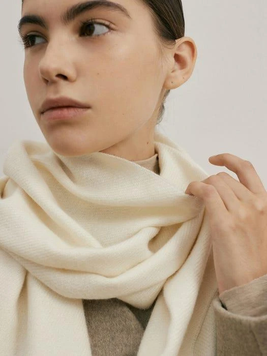 商品AVVINA PELLE|Royal Baby Alpaca Muffler,价格¥1448,第5张图片详细描述