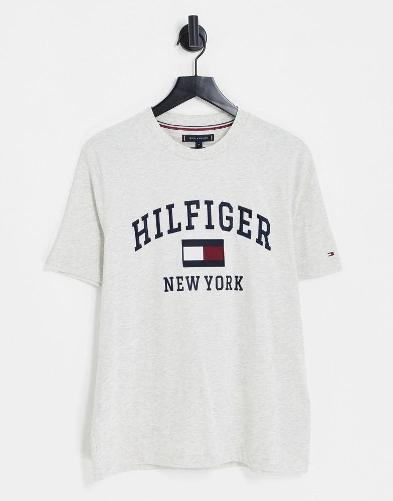 商品Tommy Hilfiger|Tommy Hilfiger modern varsity logo cotton t-shirt in stone,价格¥404,第1张图片