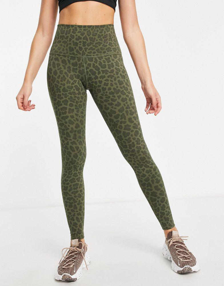 Nike Training One Dri-FIT high rise leopard print leggings in khaki商品第2张图片规格展示