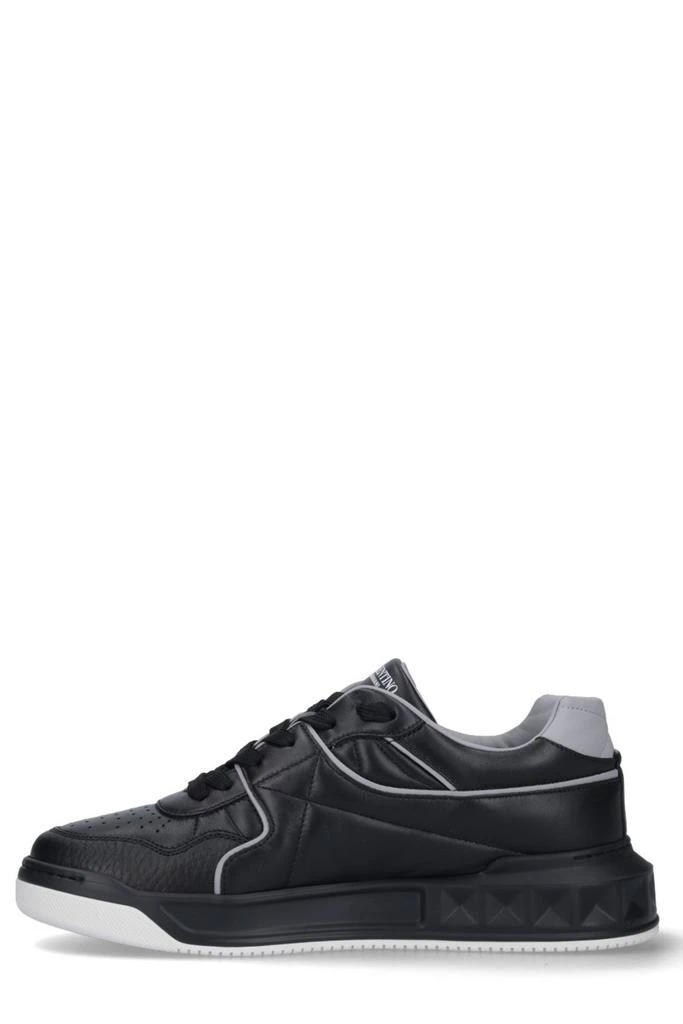 商品Valentino|Valentino	Garavani One Stud Lace-Up Sneakers,价格¥6776,第3张图片详细描述