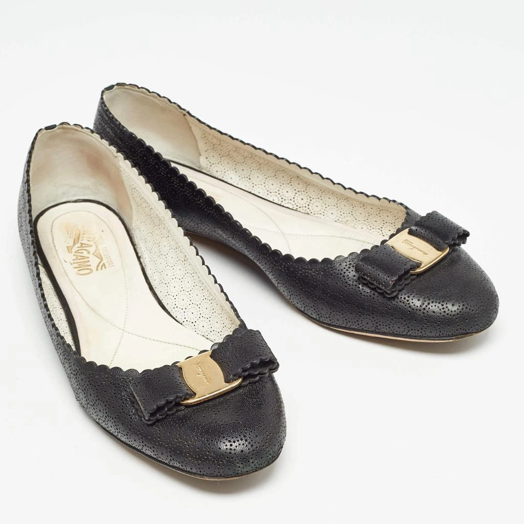 商品[二手商品] Salvatore Ferragamo|Salvatore Ferragamo Black Perforated Leather Vara Lace Bow Ballet Flats Size 40,价格¥1315,第4张图片详细描述