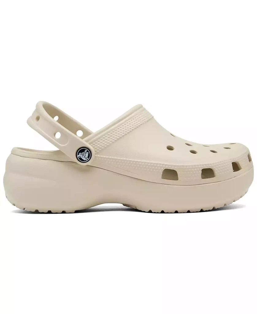 商品Crocs|Women's Classic Platform Clogs from Finish Line,价格¥463,第2张图片详细描述