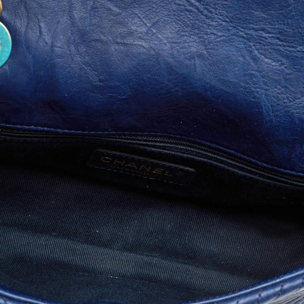Chanel Navy Blue Chevron Leather Small Medallion Charm Flap Bag商品第7张图片规格展示