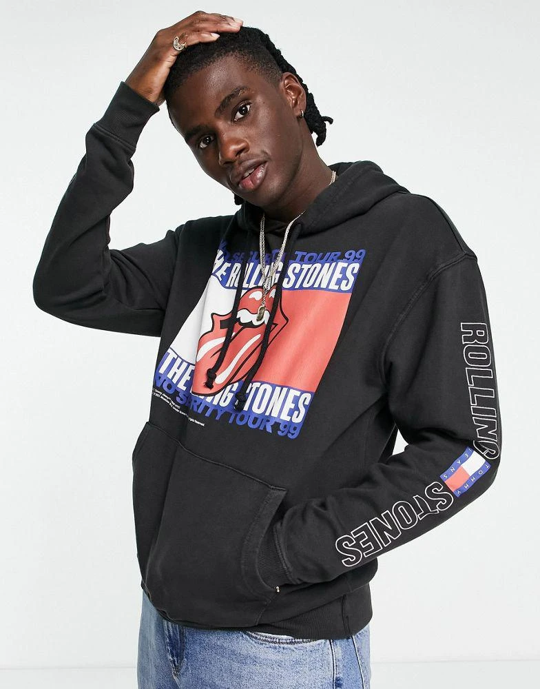 商品Tommy Hilfiger|Tommy Jeans X Rolling Stones back print hoodie in black,价格¥530,第2张图片详细描述