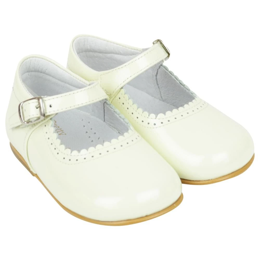 商品Pretty Originals|Cream Patent Shoes,价格¥548,第2张图片详细描述