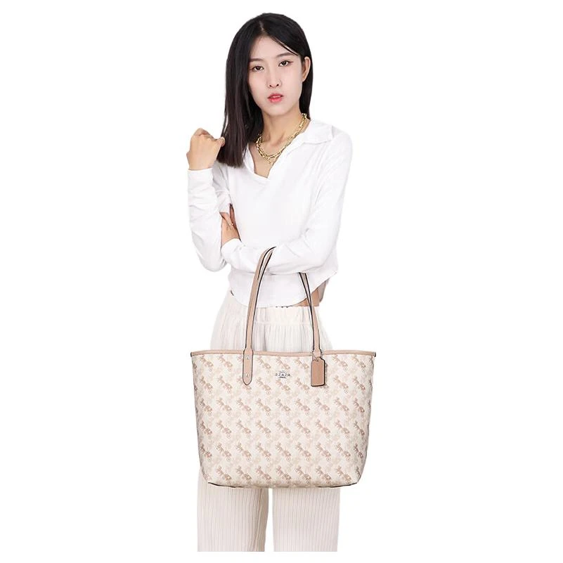 商品[国内直发] Coach|蔻驰 City Reversible 33 双面可用马车老花 PVC拼帆布 帆布包托特包Tote包购物袋手提单肩包 大号 女款 米棕色,价格¥2265,第11张图片详细描述