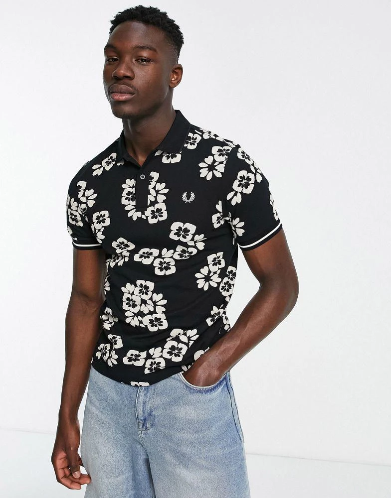 商品Fred Perry|Fred Perry floral print polo shirt in black,价格¥745,第1张图片