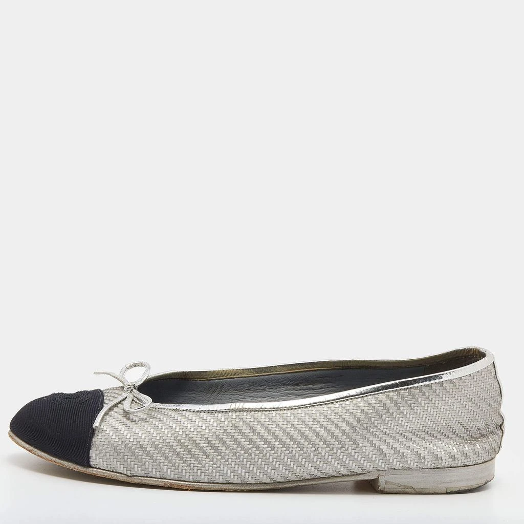 商品[二手商品] Chanel|Chanel Silver/Black Woven Fabric And Leather CC Cap Toe Bow Ballet Flats Size 39,价格¥1527,第1张图片