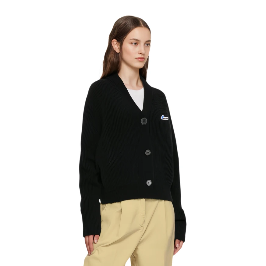 商品[国内直发] We11done|[预售3天]SS23 品牌Logo刺绣V领长袖针织毛衣 女款 黑色礼盒装,价格¥2110,第4张图片详细描述