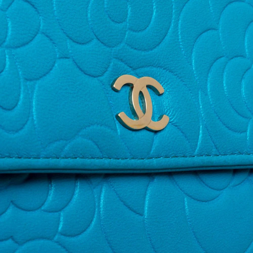 Chanel Turquoise Camellia Embossed Leather Wallet 商品