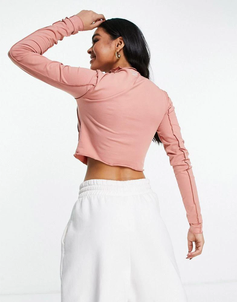 商品Reebok|Reebok seam detail long sleeve crop top in pink,价格¥133,第2张图片详细描述