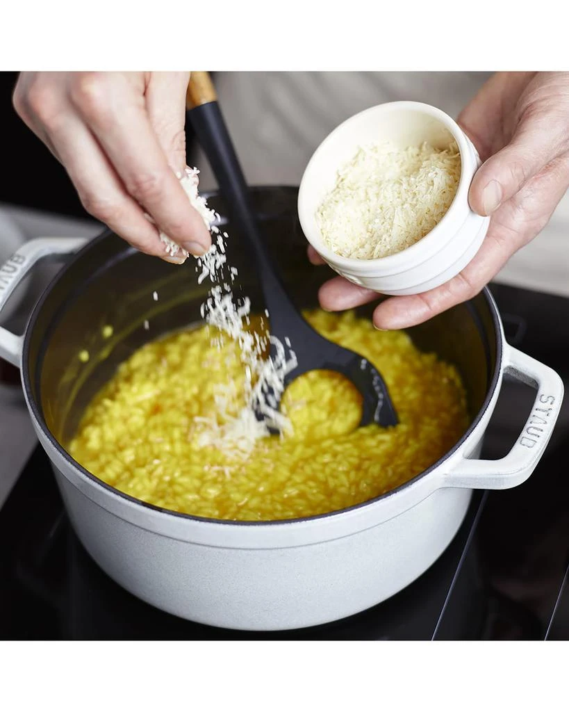 商品Staub|2.75-Qt. Cast Iron Round Cocotte,价格¥2064,第4张图片详细描述
