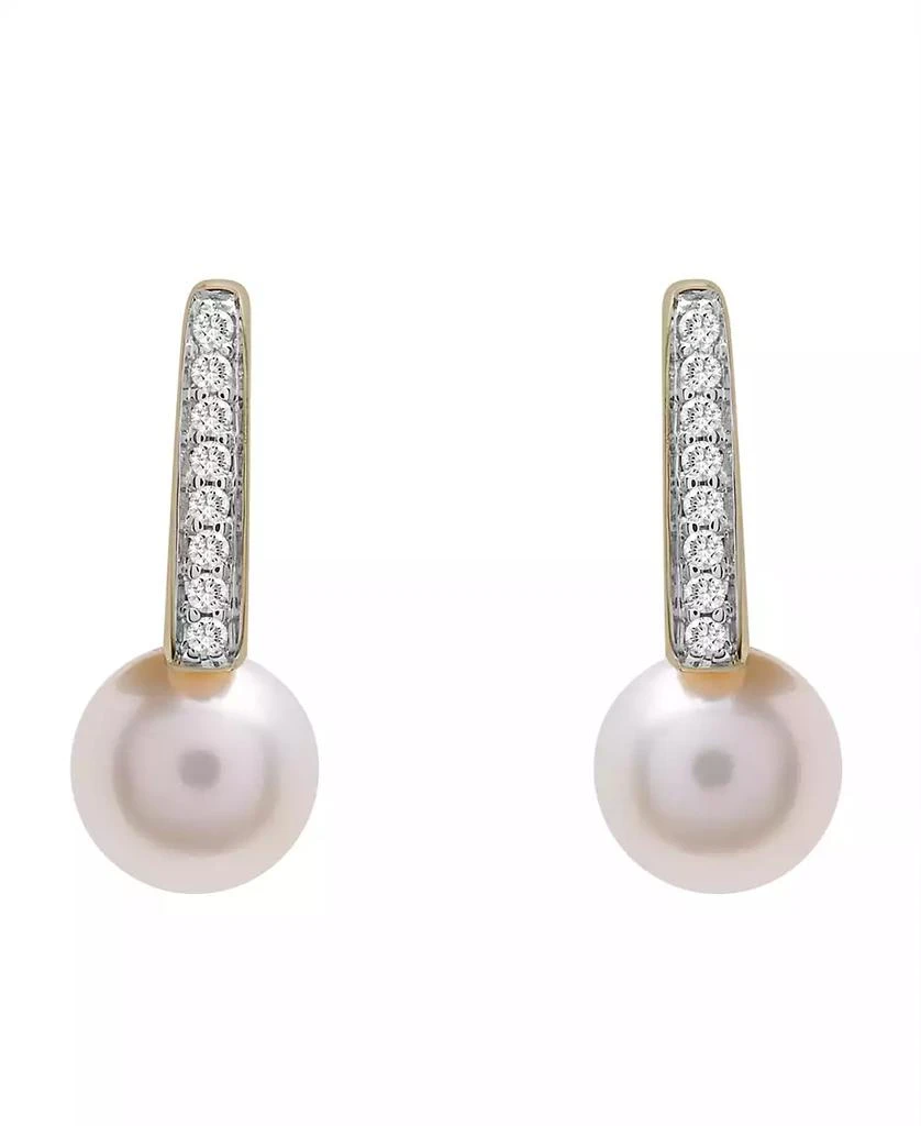 商品Macy's|Cultured Freshwater Pearl with Diamond Huggie Earrings in 14K Yellow Gold,价格¥2521,第3张图片详细描述