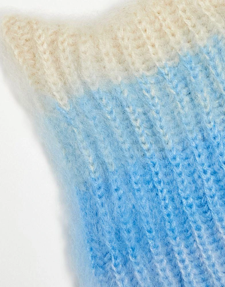 商品COLLUSION|COLLUSION Unisex knitted beanie with ears in ombre ecru and blue,价格¥127,第2张图片详细描述