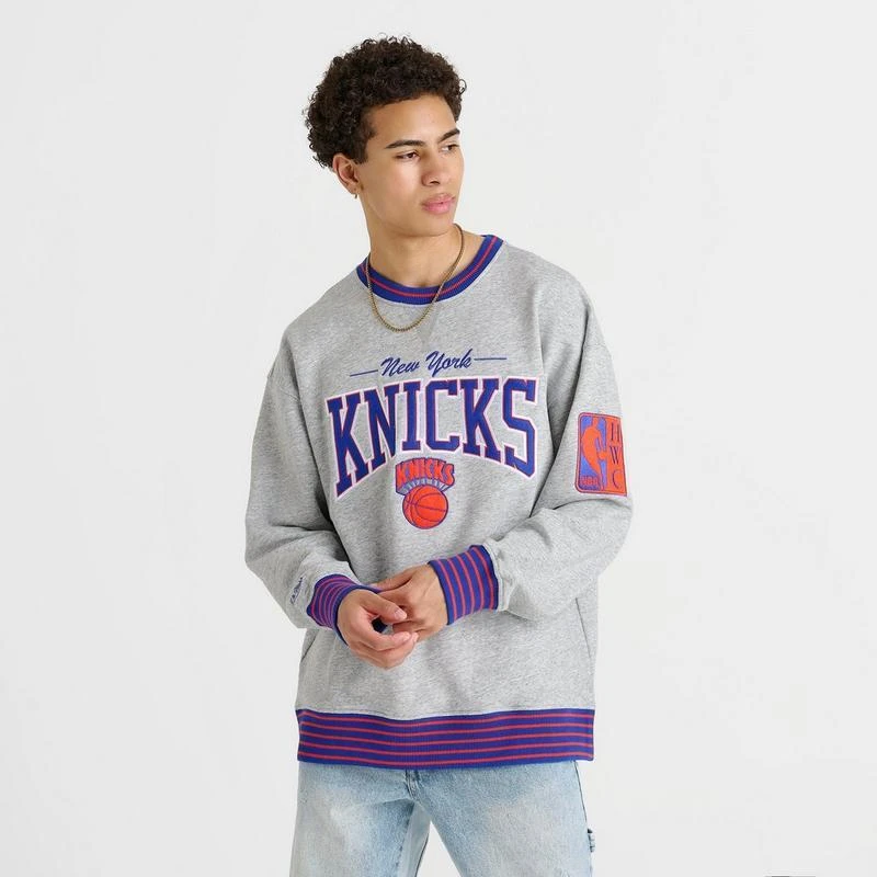 商品Mitchell & Ness|Men's Mitchell & Ness New York Knicks NBA Throw It Back Fleece Crewneck Sweatshirt,价格¥716,第3张图片详细描述