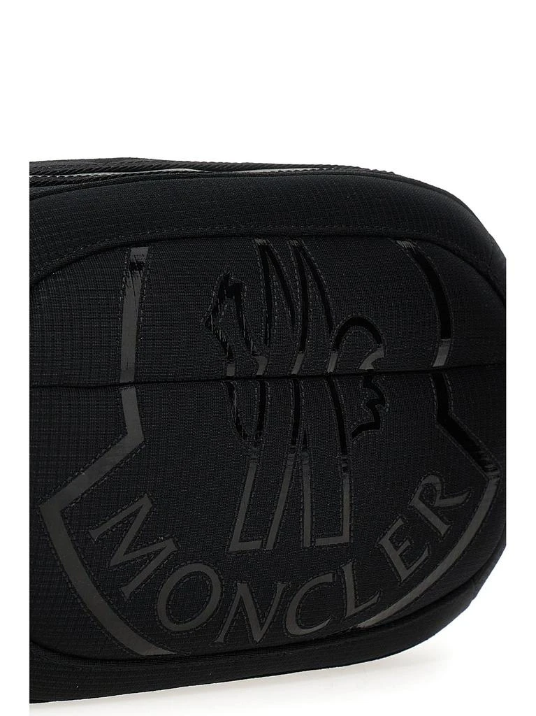 商品Moncler|Moncler Logo Printed Zip-Up Camera Bag,价格¥3648,第3张图片详细描述